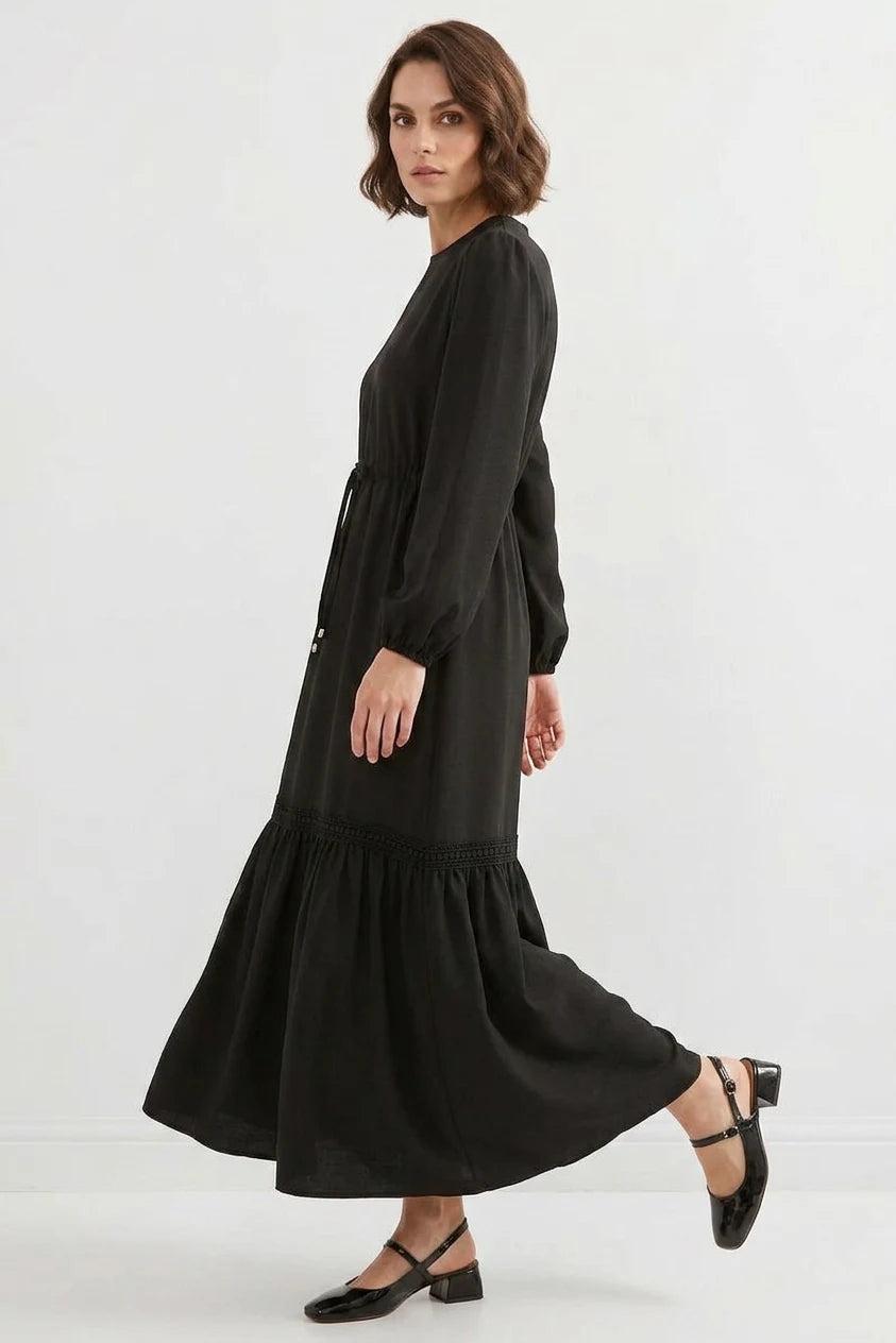 Kadın Yuvarlak Yaka Beli Büzgülü Uzun Boy Siyah Elbise