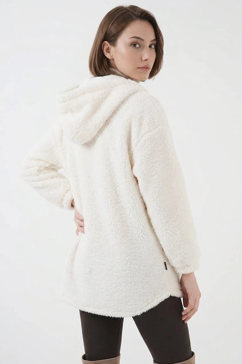 Kadın Kapüşonlu Peluş Oversize Beyaz Kaban