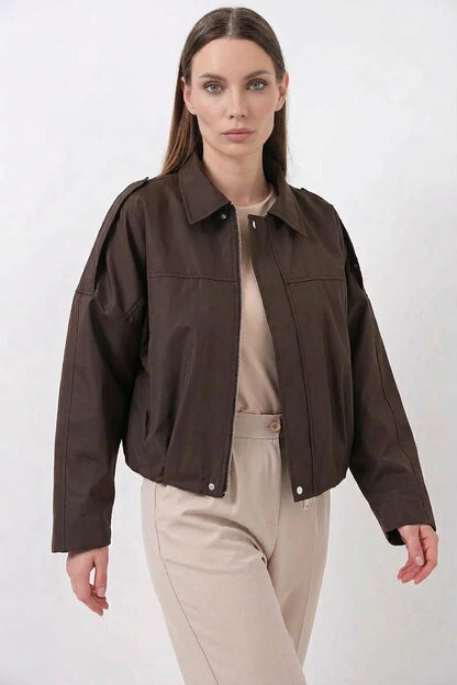 Kadın Klasik Yaka Oversize Kesim Omuz Detaylı Ceket