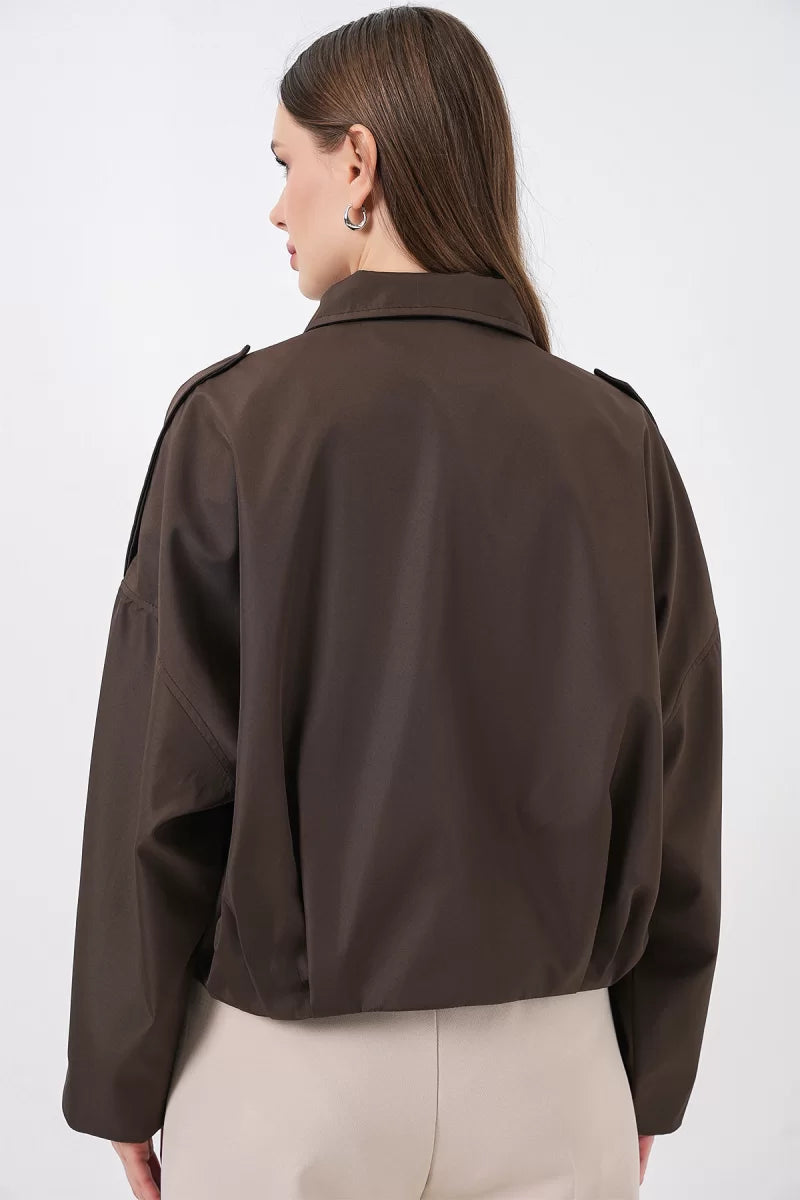 Kadın Klasik Yaka Oversize Kesim Omuz Detaylı Ceket