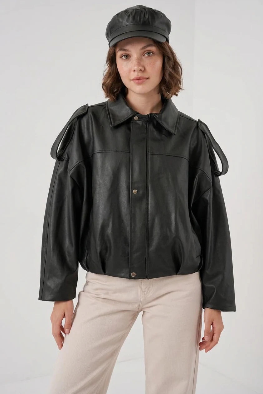Kadın Klasik Yaka Oversize Kesim Omuz Detaylı Ceket