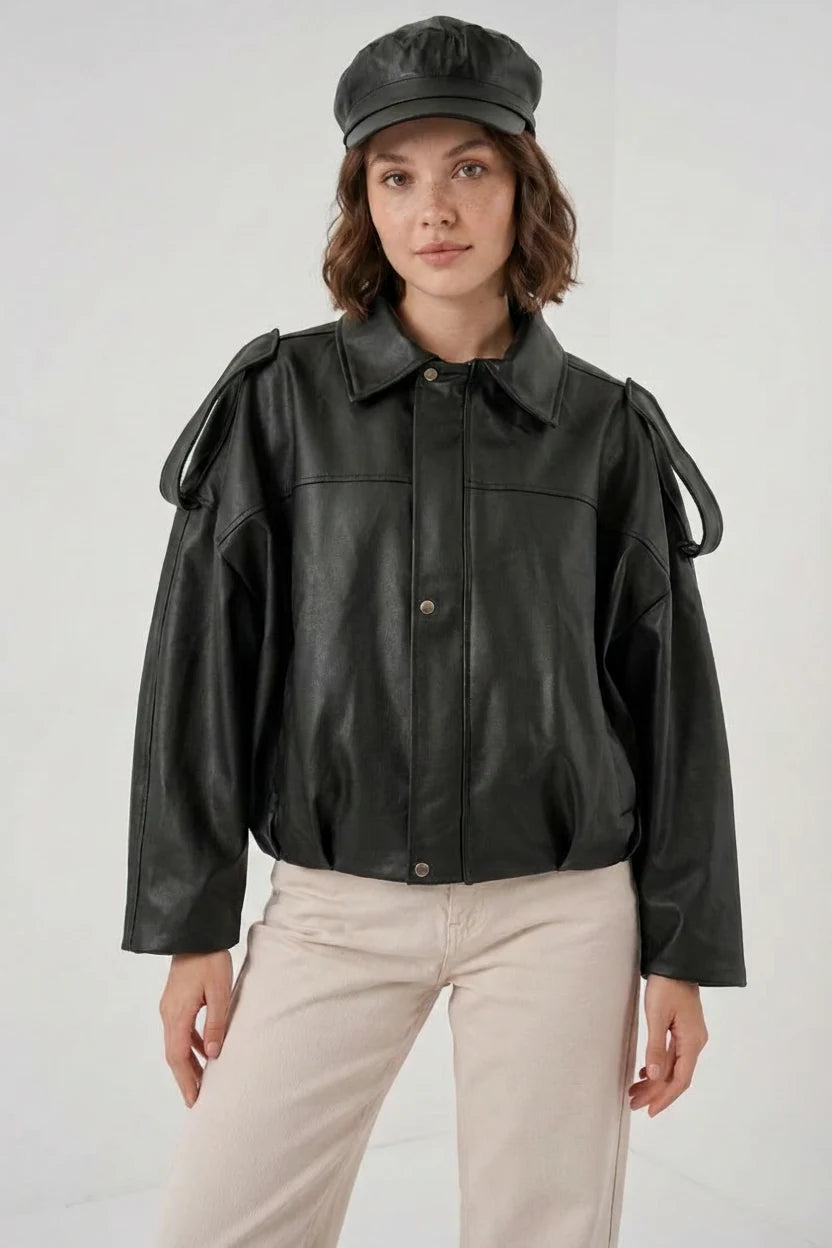 Kadın Klasik Yaka Oversize Kesim Omuz Detaylı Ceket