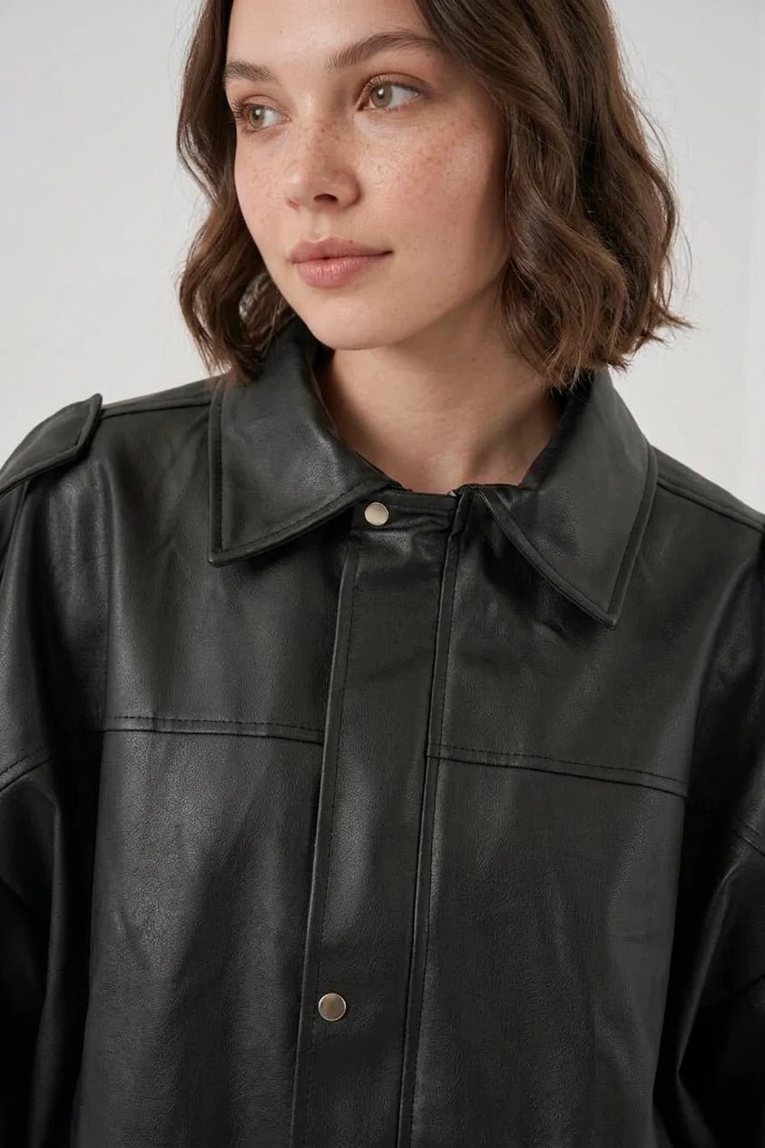 Kadın Klasik Yaka Oversize Kesim Omuz Detaylı Ceket