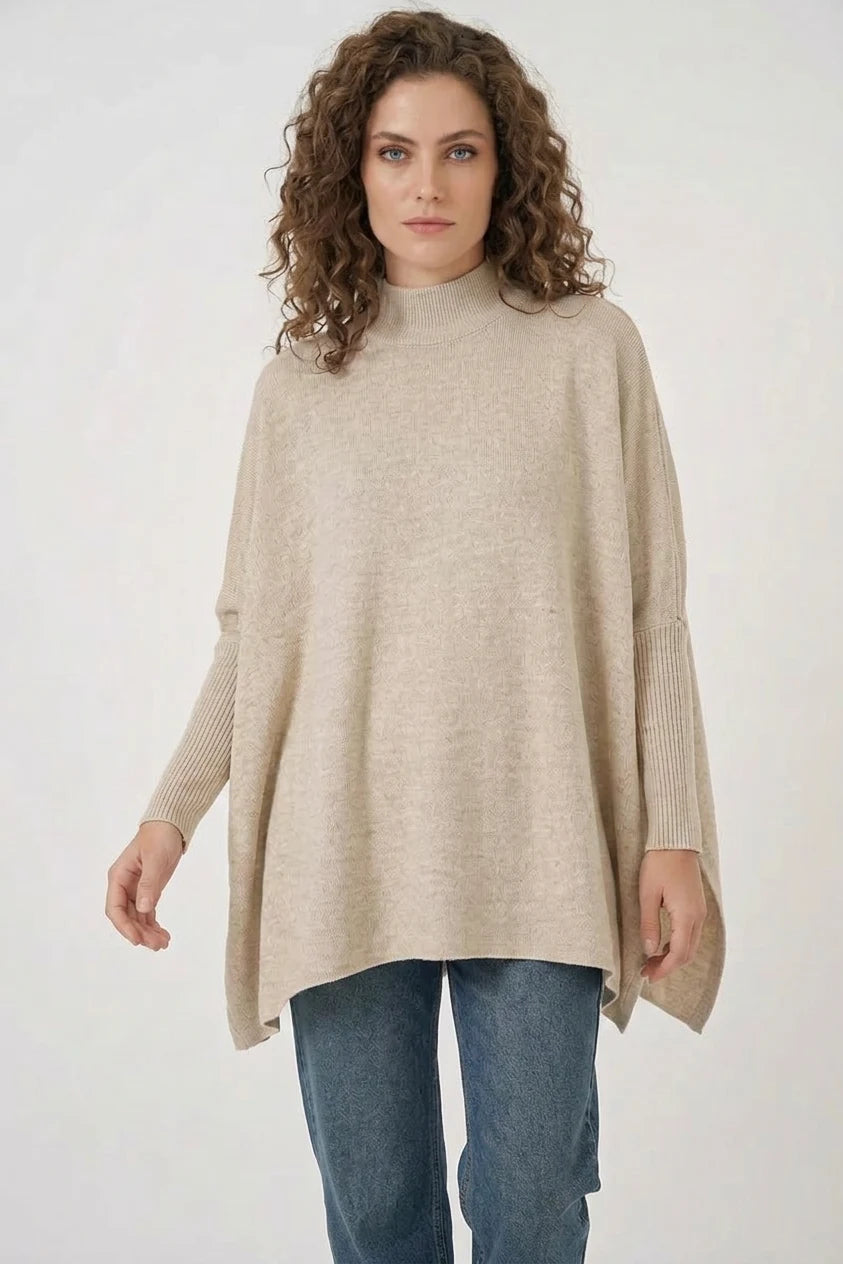 Kadın Balıkçı Yaka Oversize Yandan Yırtmaçlı Triko Bej Panço Kazak