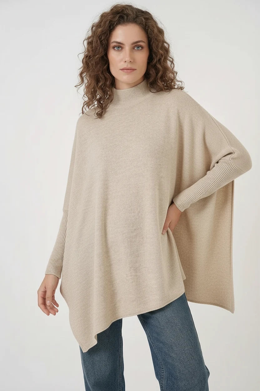 Kadın Balıkçı Yaka Oversize Yandan Yırtmaçlı Triko Bej Panço Kazak