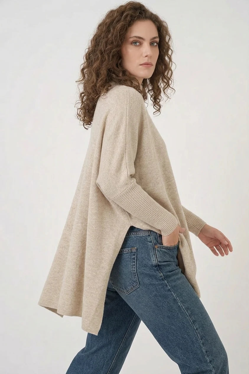 Kadın Balıkçı Yaka Oversize Yandan Yırtmaçlı Triko Bej Panço Kazak
