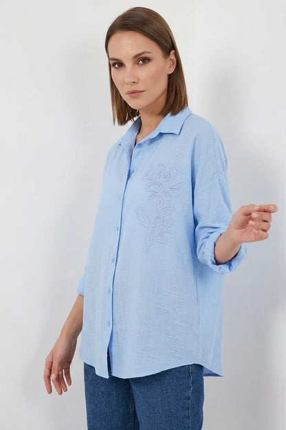Kadın Oversize Nakışlı Çiçek Desenli Viskon Mavi Gömlek