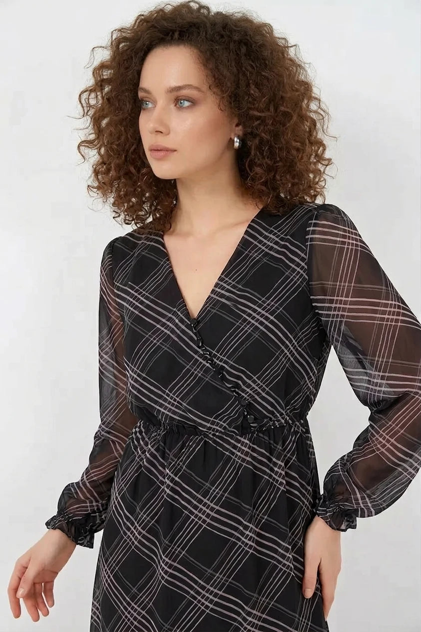 Kadın V Yaka Beli Büzgülü Çizgili Desenli Şifon Siyah Elbise