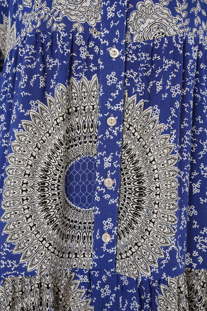 Kadın Hakim Yaka Beli Büzgülü Otantik Desenli Viskon Tesettür Elbise
