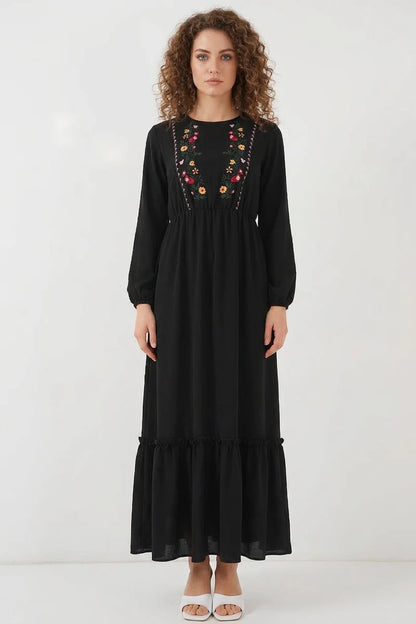Kadın Yuvarlak Yaka Beli Büzgülü Fırfırlı Etek Ucu Nakışlı Tesettür Elbise