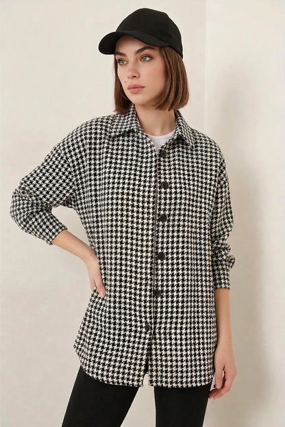 Kadın Oversize Kazayağı Desen Pamuklu Siyah Beyaz Gömlek