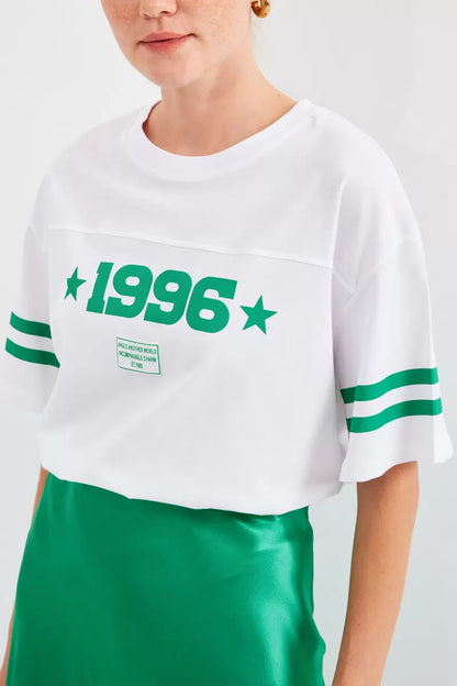 Kadın Yuvarlak Yaka Basic Oversize Çizgili Kol Baskılı Beyaz Tişört