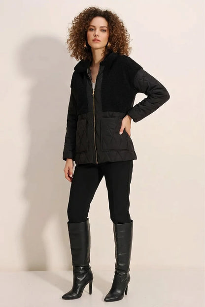 Kadın Yüksek Yaka Kapitone Peluş Detaylı Oversize Mont