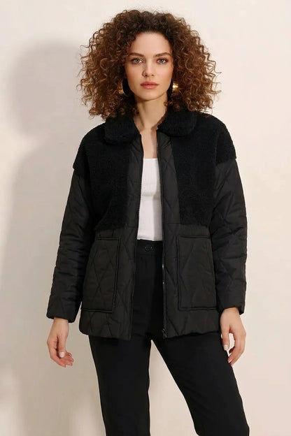 Kadın Yüksek Yaka Kapitone Peluş Detaylı Oversize Mont