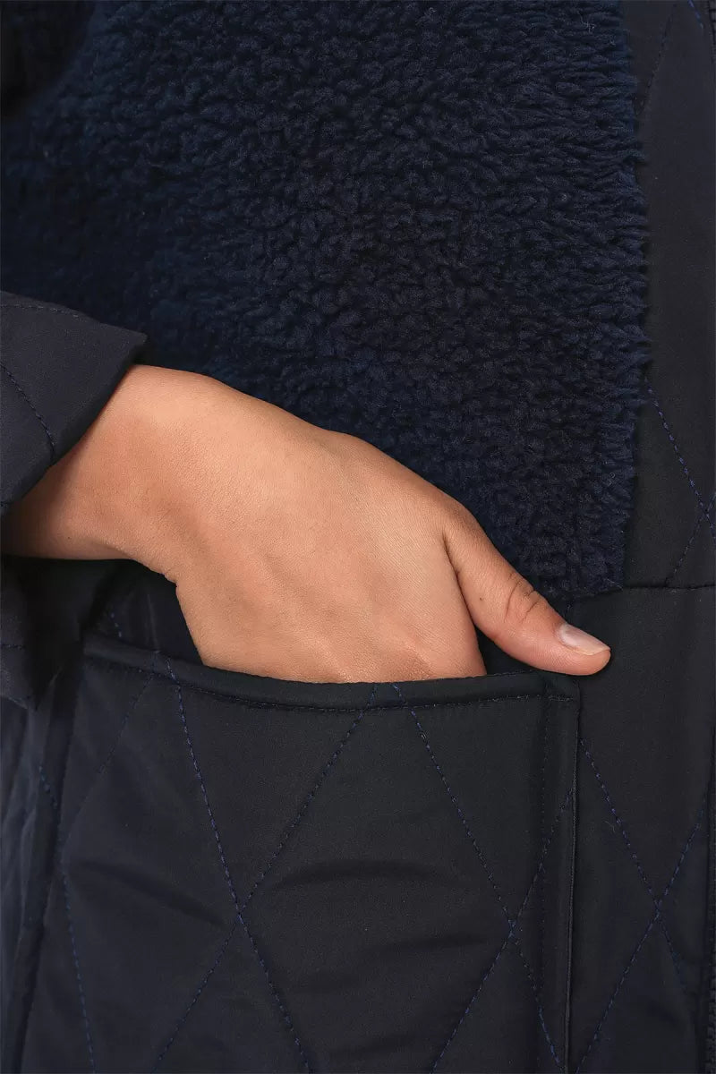 Kadın Yüksek Yaka Kapitone Peluş Detaylı Oversize Mont