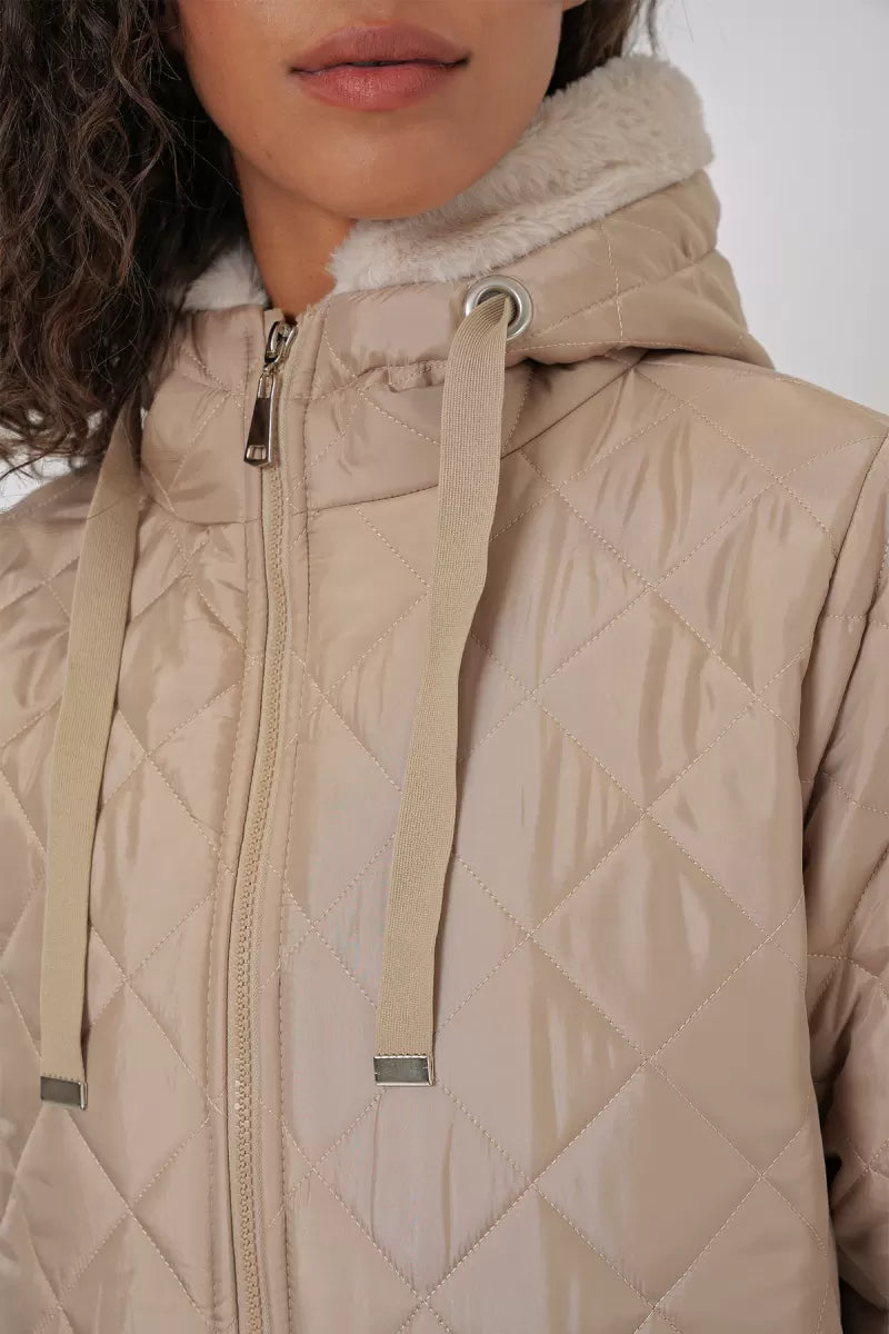Kadın Kapüşonlu Kapitone Kürk Detaylı Bej Mont