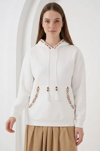 Kadın Kapüşonlu Oversize Nakışlı Beyaz Sweatshirt
