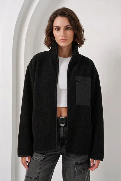 Kadın Yüksek Yaka Oversize Cep Detaylı Siyah Ceket