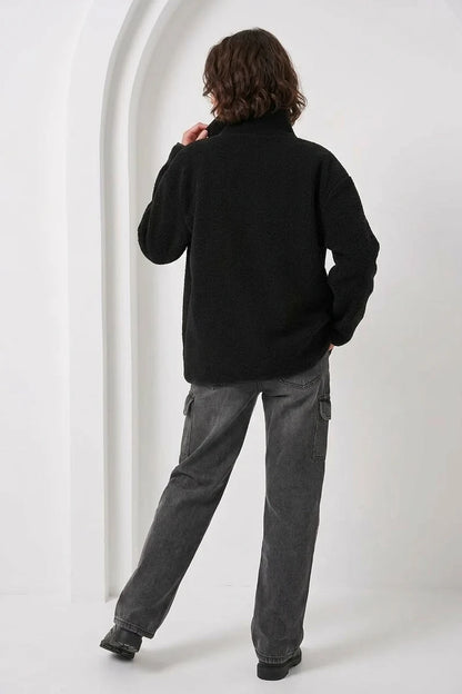 Kadın Yüksek Yaka Oversize Cep Detaylı Siyah Ceket