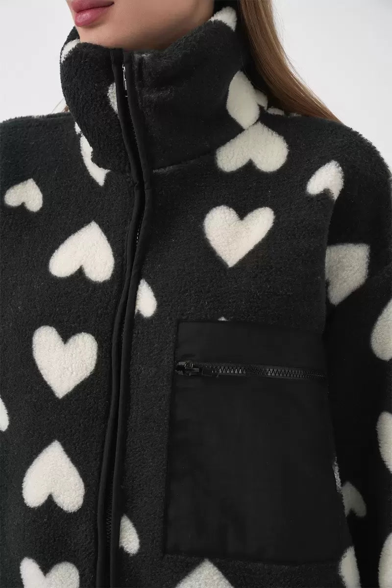 Kadın Yüksek Yaka Oversize Kalp Desenli Siyah Ceket