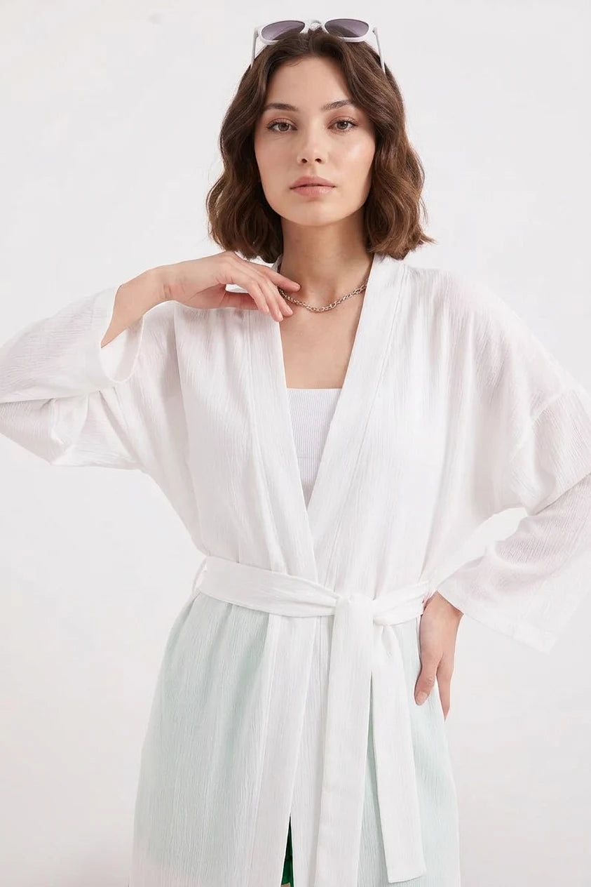 Kadın V Yaka Kuşaklı Yırtmaçlı Beyaz Kimono