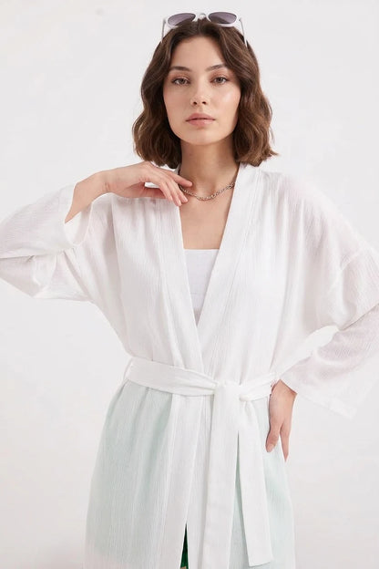 Kadın V Yaka Kuşaklı Yırtmaçlı Beyaz Kimono