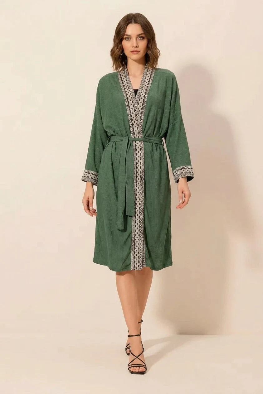 Kadın V Yaka Kuşaklı Nakışlı Kol Detayı Zümrüt Yeşili Kimono