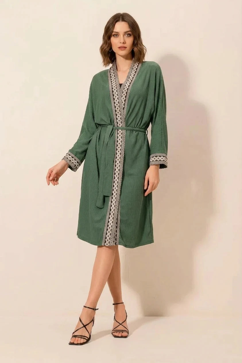 Kadın V Yaka Kuşaklı Nakışlı Kol Detayı Zümrüt Yeşili Kimono