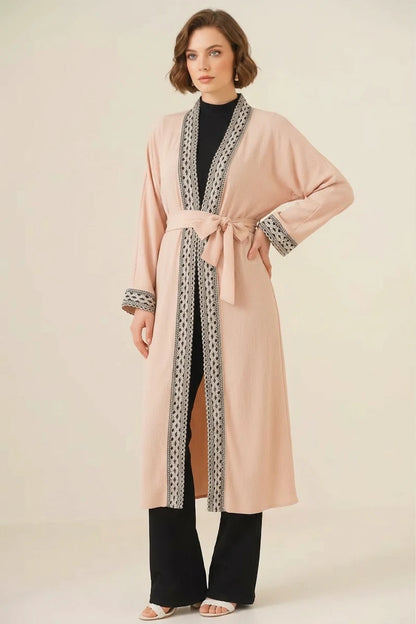 Kadın Hakim Yaka Kuşaklı Uzun Kol Nakışlı Bisküvi Kimono