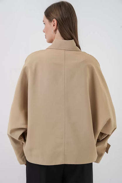 Kadın Klasik Yaka Düğmeli Oversize Bej Trençkot
