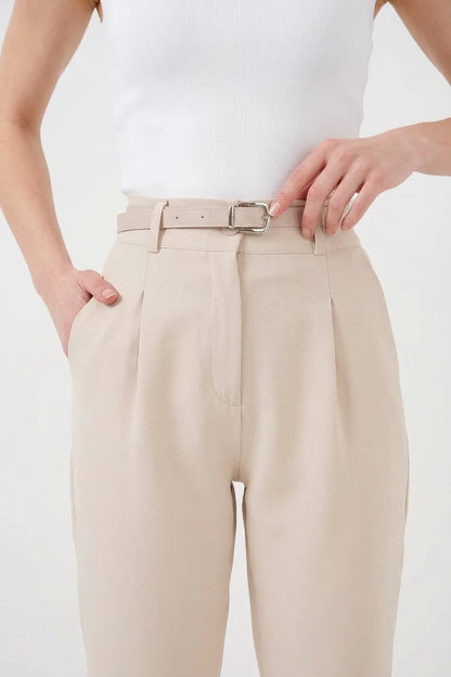 Kadın Kemerli Pileli Krem Pantolon