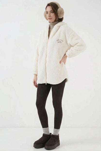 Kadın Kapüşonlu Peluş Oversize Beyaz Kaban
