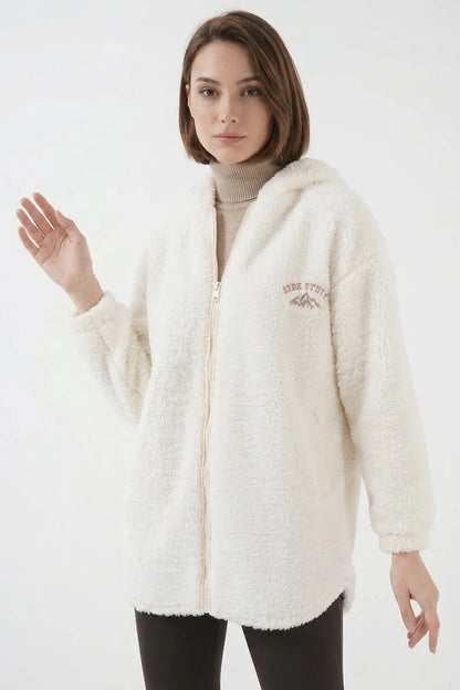Kadın Kapüşonlu Peluş Oversize Beyaz Kaban