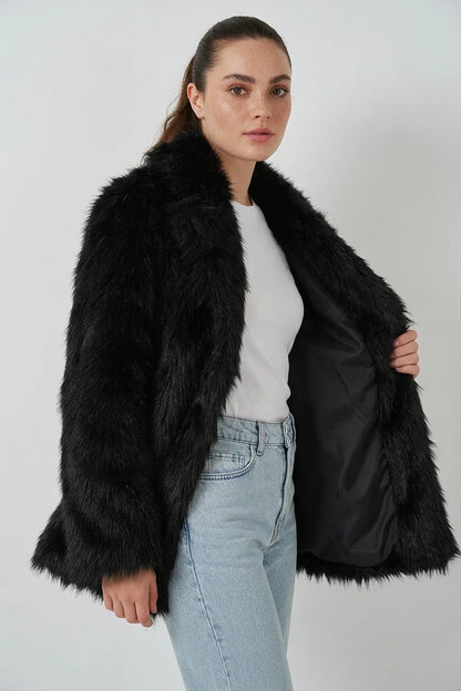 Kadın Geniş Yaka Kemerli Kürklü Oversize Siyah Kaban