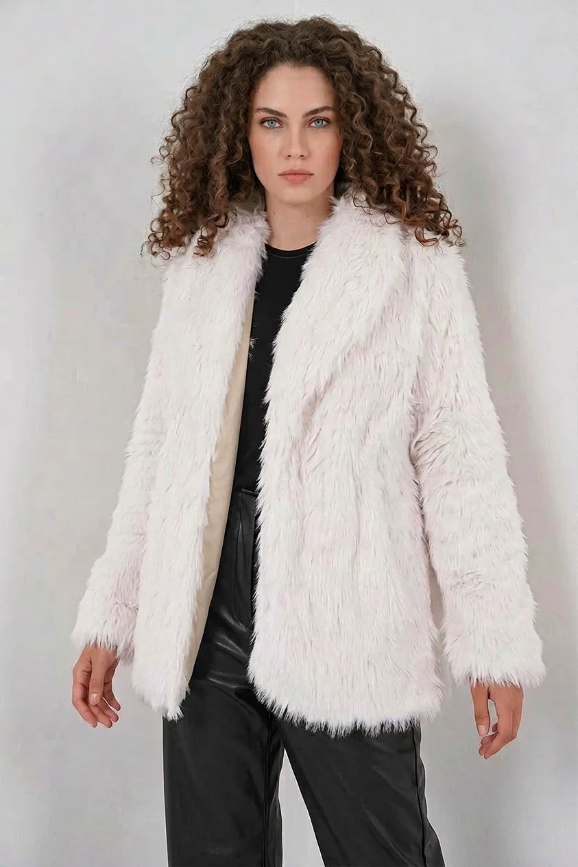 Kadın Geniş Yaka Kemerli Kürklü Oversize Kaban