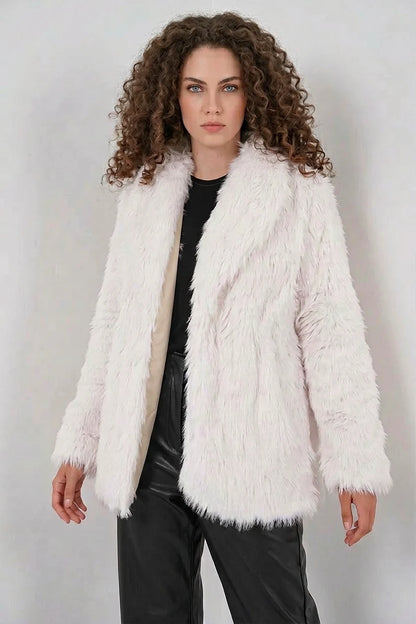 Kadın Geniş Yaka Kemerli Kürklü Oversize Kaban